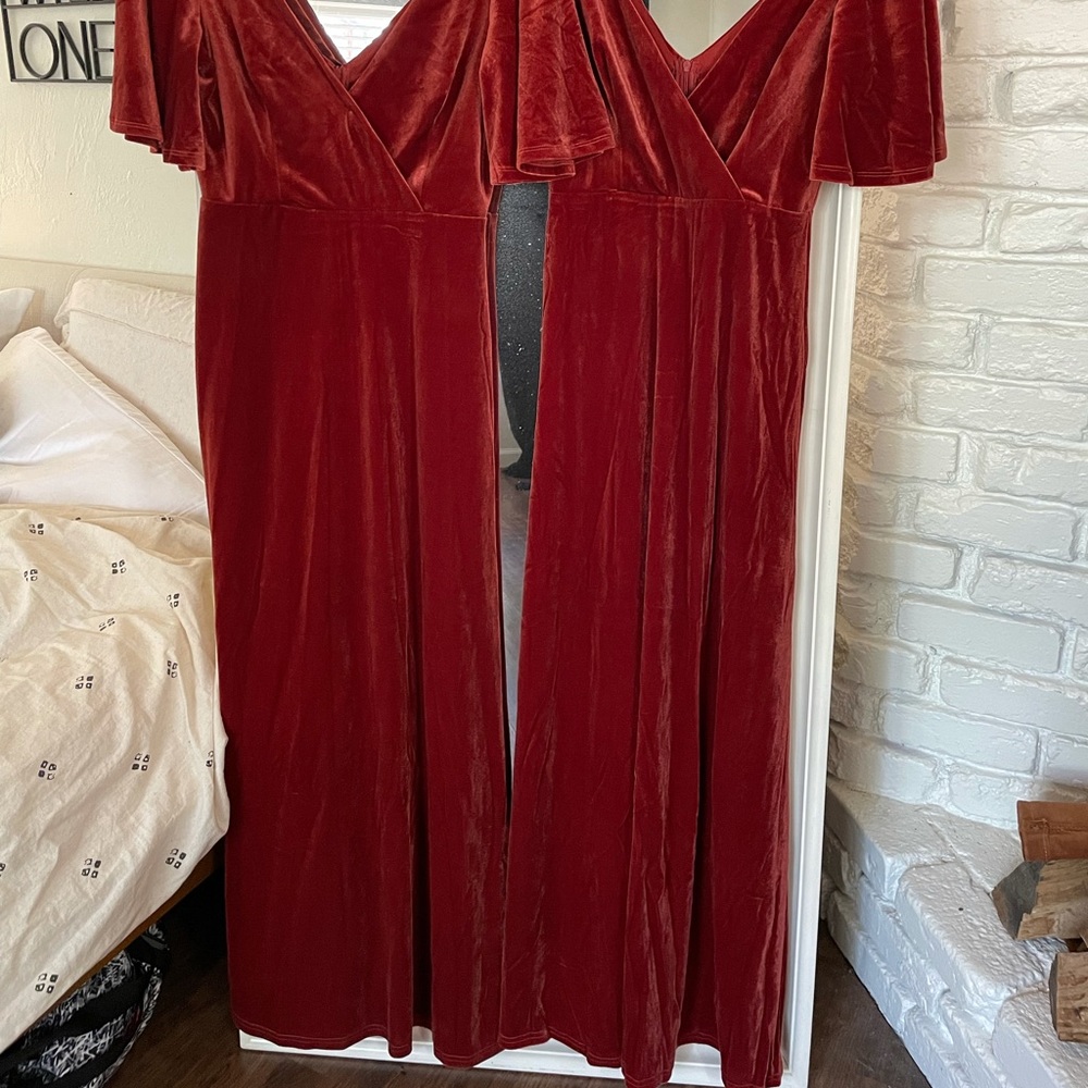 Two velvet bridesmaid dresses size medium (size 6). - Picture 3 of 10